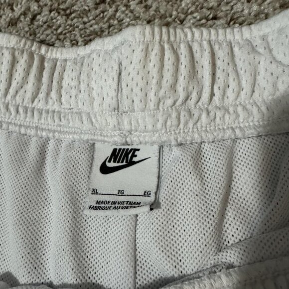 Nike Shorts Womens XL White Mesh Dri Fit Running Athletic Gym DV7966-100 - Picture 3 of 8